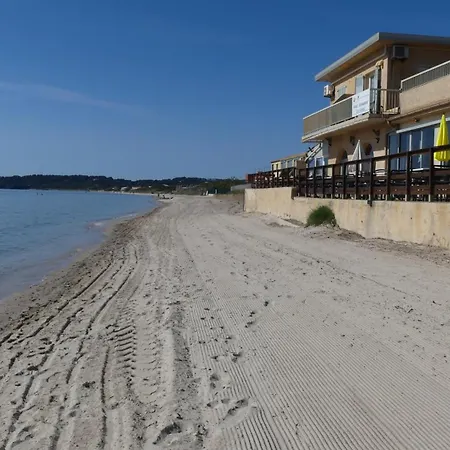 דירה Flamant Rose - Climatise Avec Terrasse, A 150 M