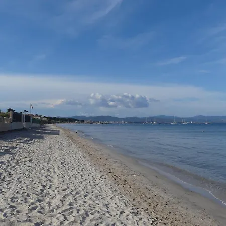 Flamant Rose - Climatise Avec Terrasse, A 150 M *